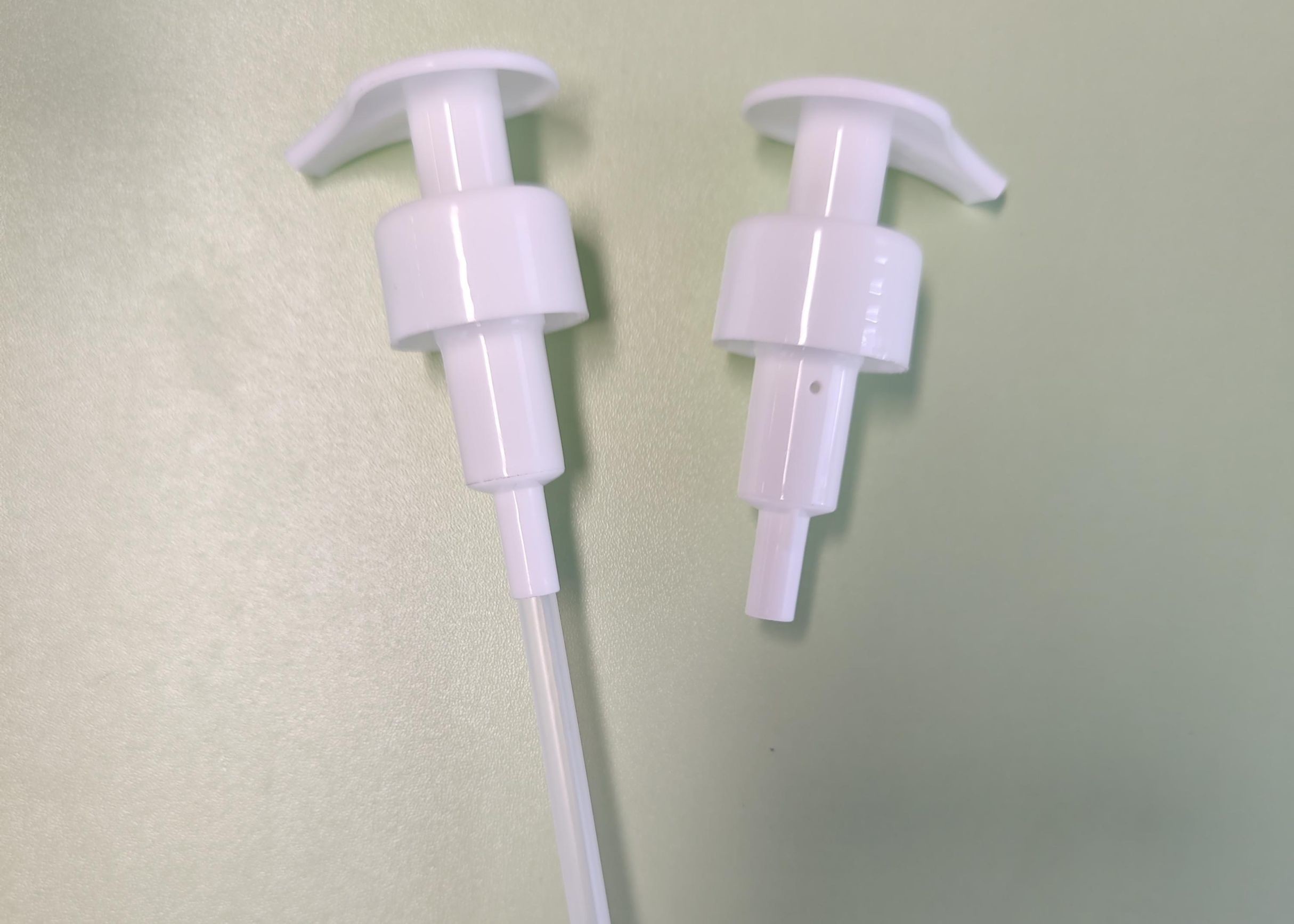 Customized Easy-use Excellent Quality 24/28MM Plastic Pump With Left Right Lock for Lotion Cream Liquid
